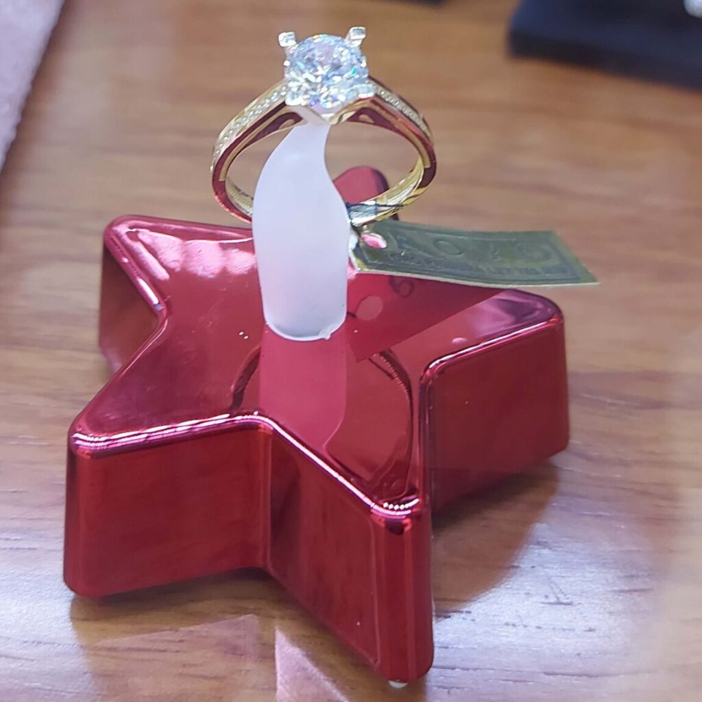 Regalos de Navidad originales en Joyería Royo: Anillos y joyas para toda la familia